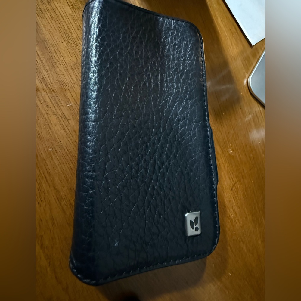 Leather case iPhones 15 pro Vaja leather